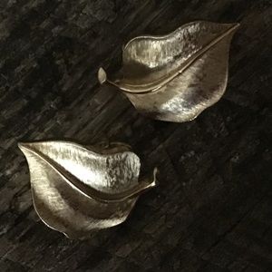 Trifari Vintage Leaf Earrings goldtone Clip style